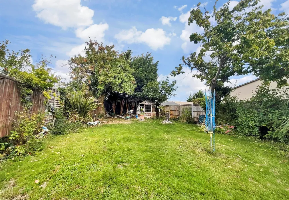 Garden - Runwell Road, Wickford, Essex - Wards of Kent