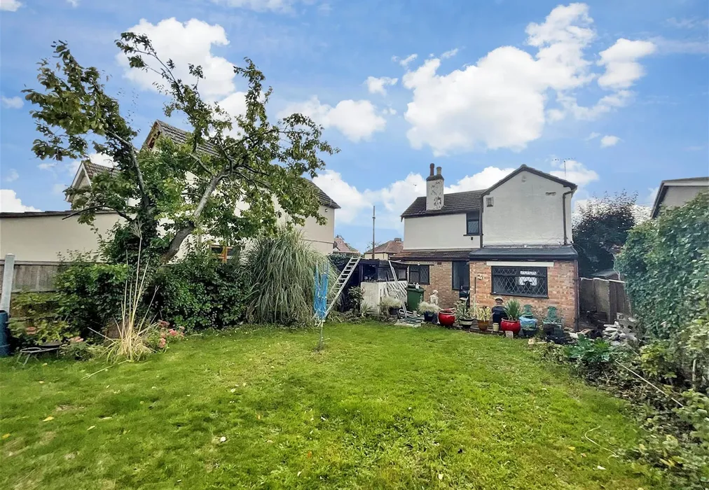Garden - Runwell Road, Wickford, Essex - Wards of Kent