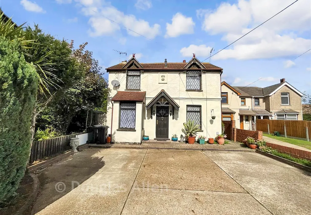 Front - Runwell Road, Wickford, Essex - Wards of Kent