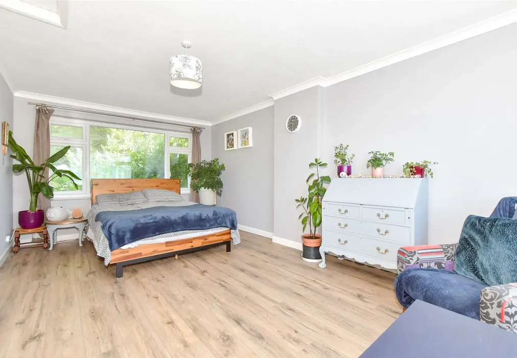 Bedroom 1 - Downs Road, Folkestone, Kent - Wards of Kent