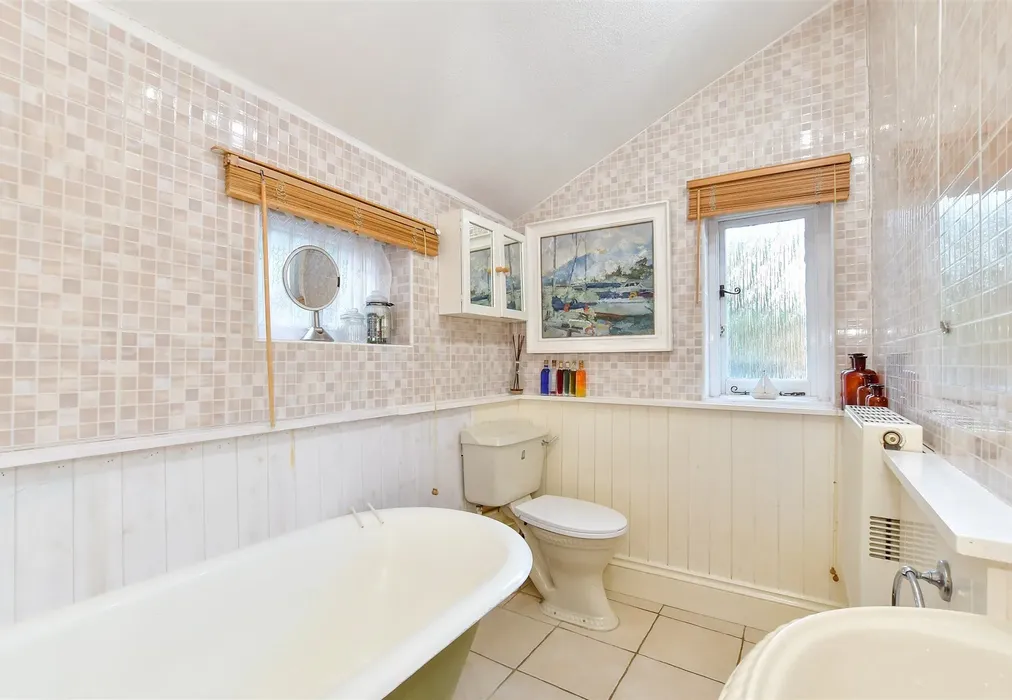 Bathroom - Albion Road, Selsey, Chichester, West Sussex - Wards of Kent