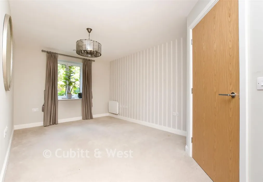 Bedroom 1 - Outwood Lane, Chipstead, Surrey - Wards of Kent