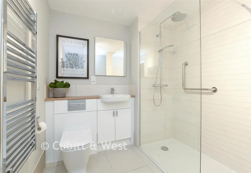 En-Suite Shower Room - Outwood Lane, Chipstead, Surrey - Wards of Kent