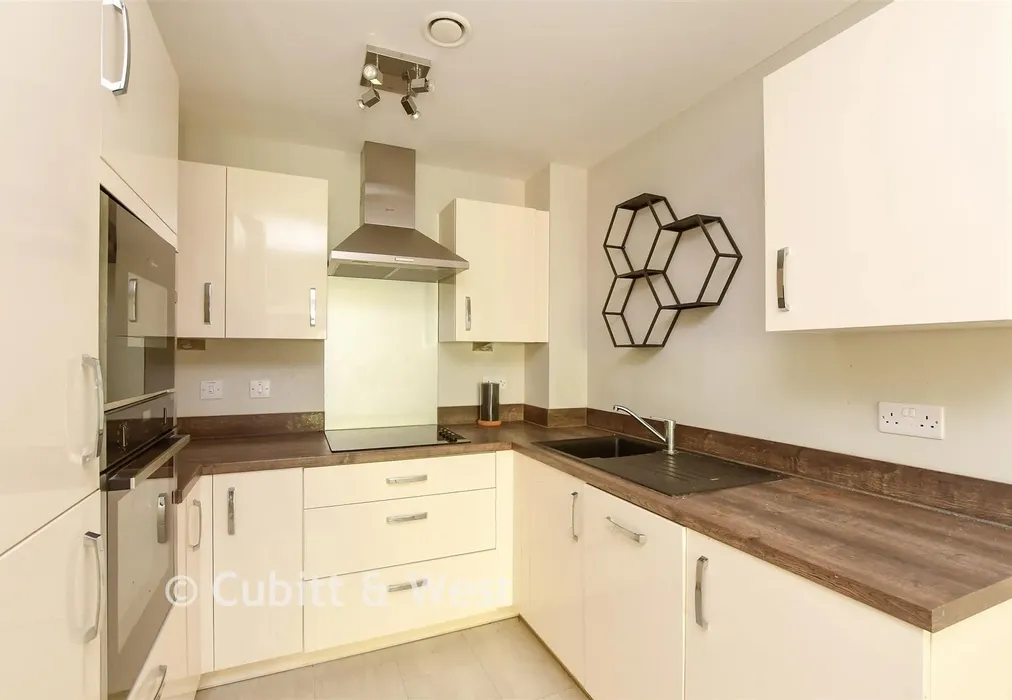 Kitchen - Outwood Lane, Chipstead, Surrey - Wards of Kent