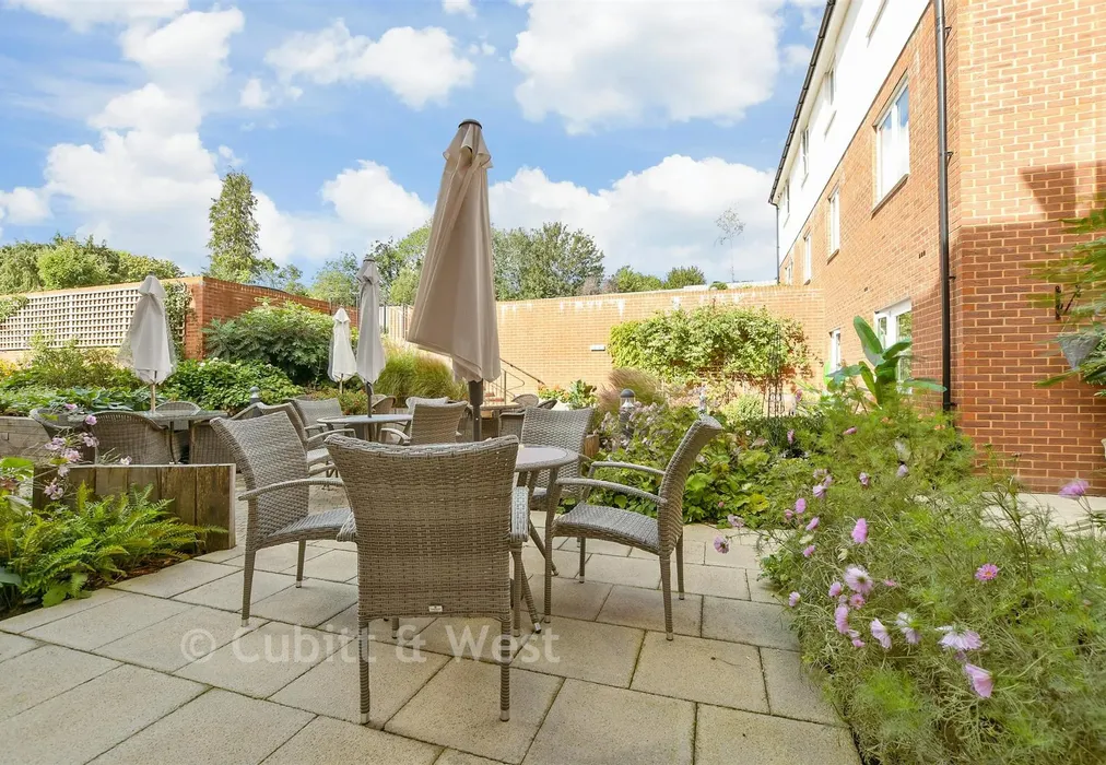 Communal Gardens - Outwood Lane, Chipstead, Surrey - Wards of Kent