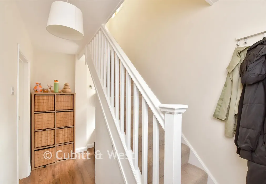 Internal Lifestyle Photograph - Middle Road, Shoreham-By-Sea, West Sussex - Wards of Kent