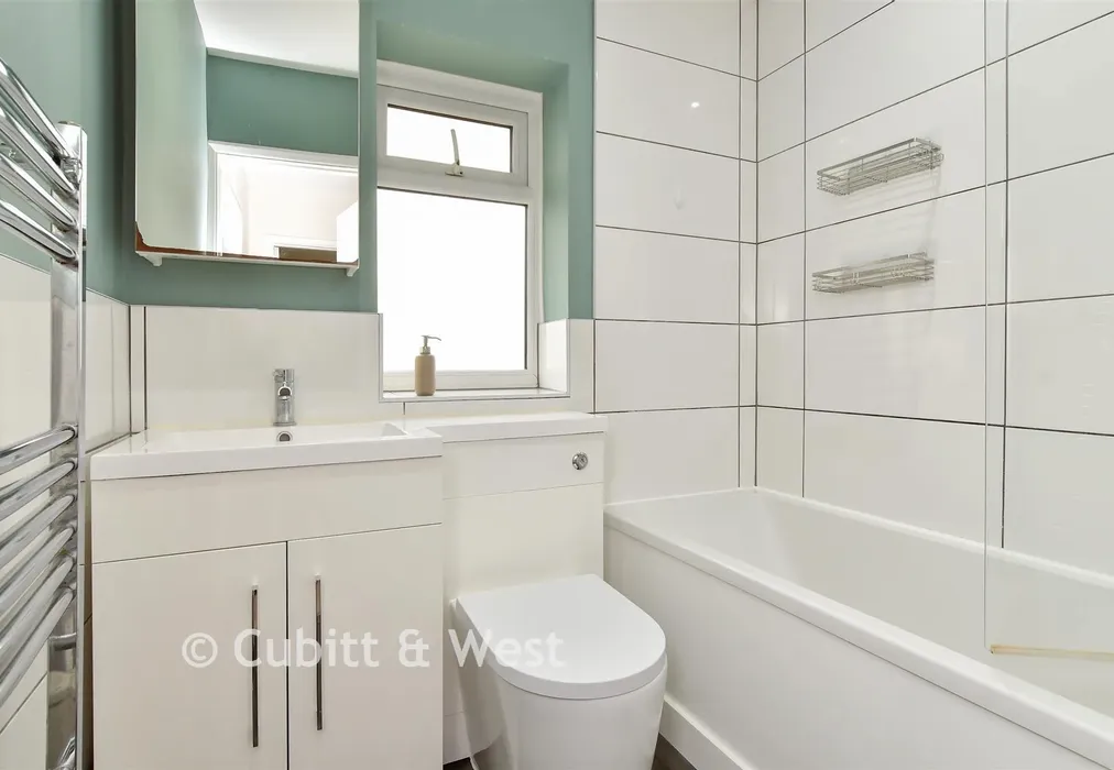 Bathroom - Middle Road, Shoreham-By-Sea, West Sussex - Wards of Kent