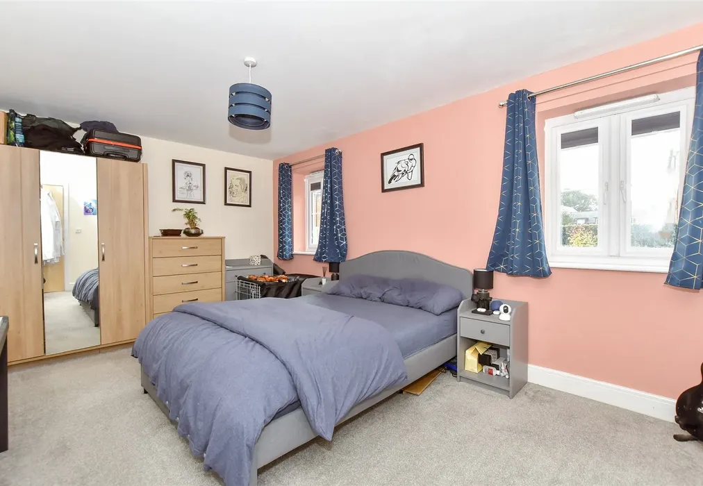 Bedroom 1 - Priors Orchard, Southbourne, Emsworth, West Sussex - Wards of Kent