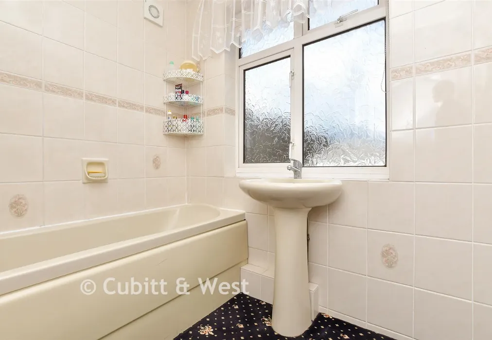 Bathroom - Croydon Road, Beddington, Surrey - Wards of Kent