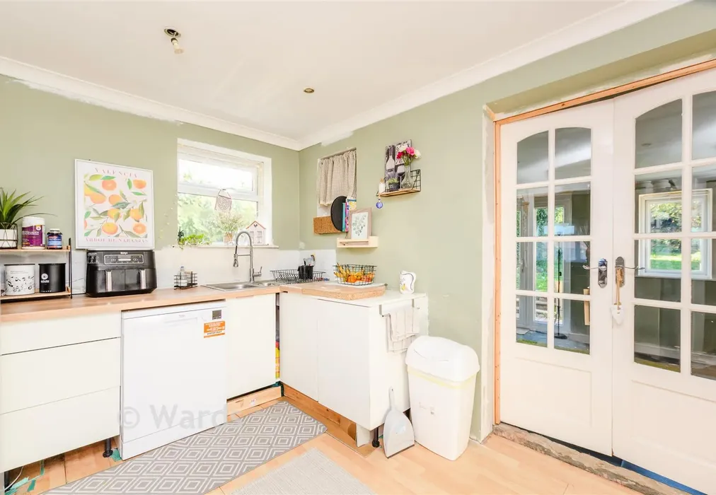 Kitchen - Barr Road, Gravesend, Kent - Wards of Kent