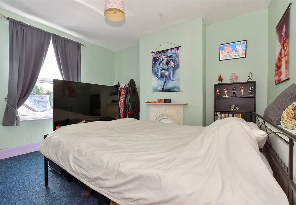 Bedroom 1 - Station Road, Sandown, Isle of Wight - Wards of Kent