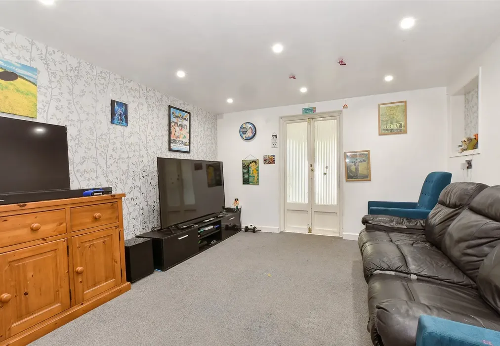 Lounge - Station Road, Sandown, Isle of Wight - Wards of Kent