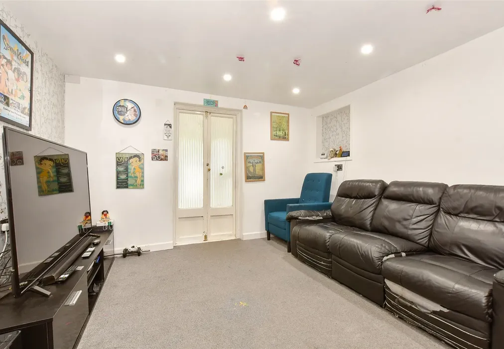 Lounge - Station Road, Sandown, Isle of Wight - Wards of Kent