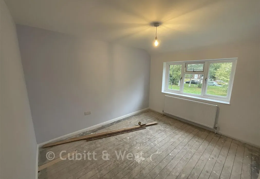 Bedroom 1 - Crossways, Crawley, West Sussex - Wards of Kent