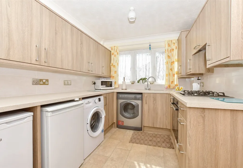 Kitchen - Claremont Road, Deal, Kent - Wards of Kent