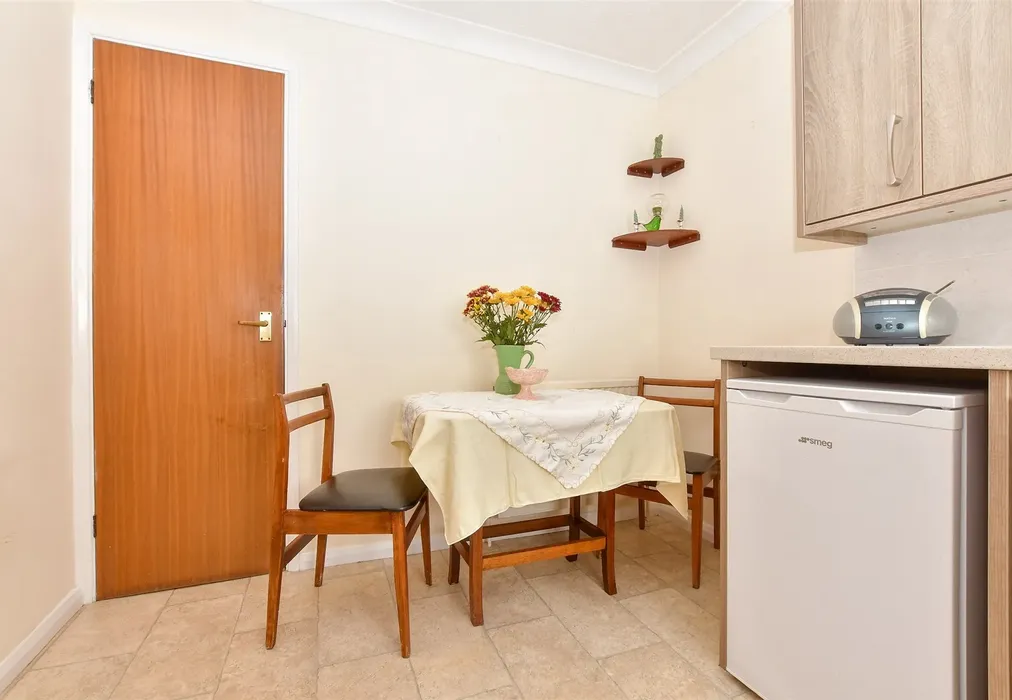Kitchen - Claremont Road, Deal, Kent - Wards of Kent
