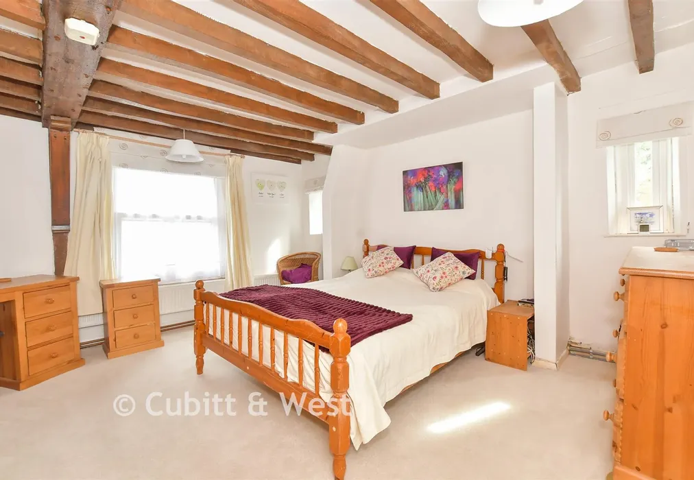 Bedroom 1 - Main Road, Nutbourne, West Sussex - Wards of Kent