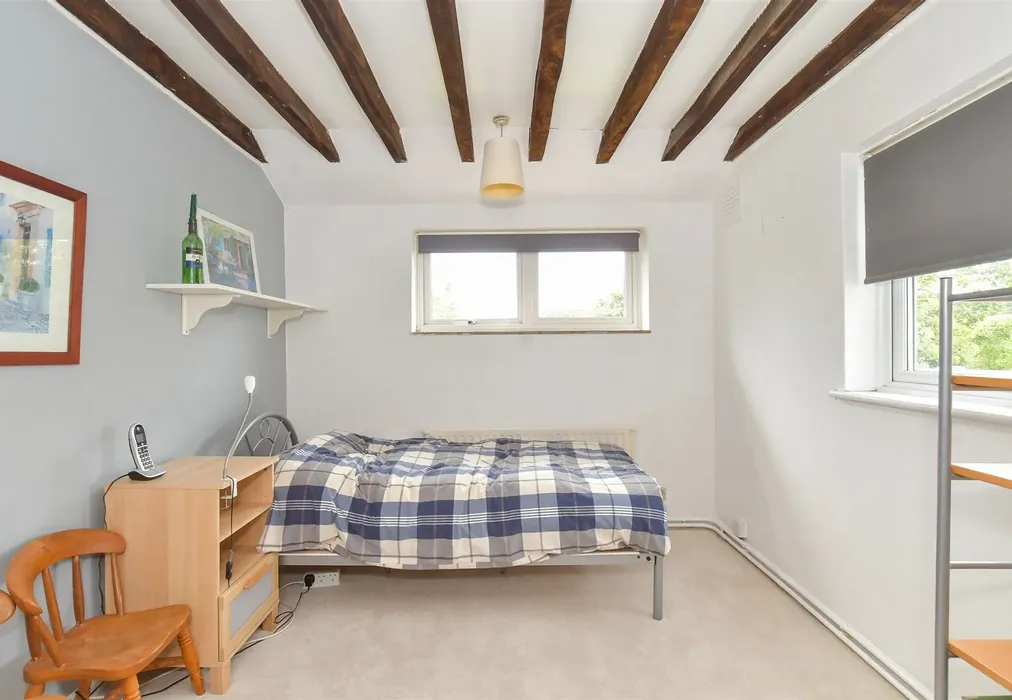 Bedroom 4 - Main Road, Nutbourne, West Sussex - Wards of Kent