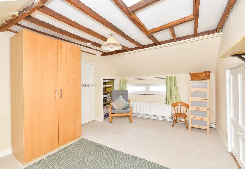 Bedroom 5 - Main Road, Nutbourne, West Sussex - Wards of Kent