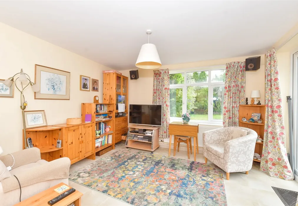 Annex Lounge/Kitchen - Main Road, Nutbourne, West Sussex - Wards of Kent