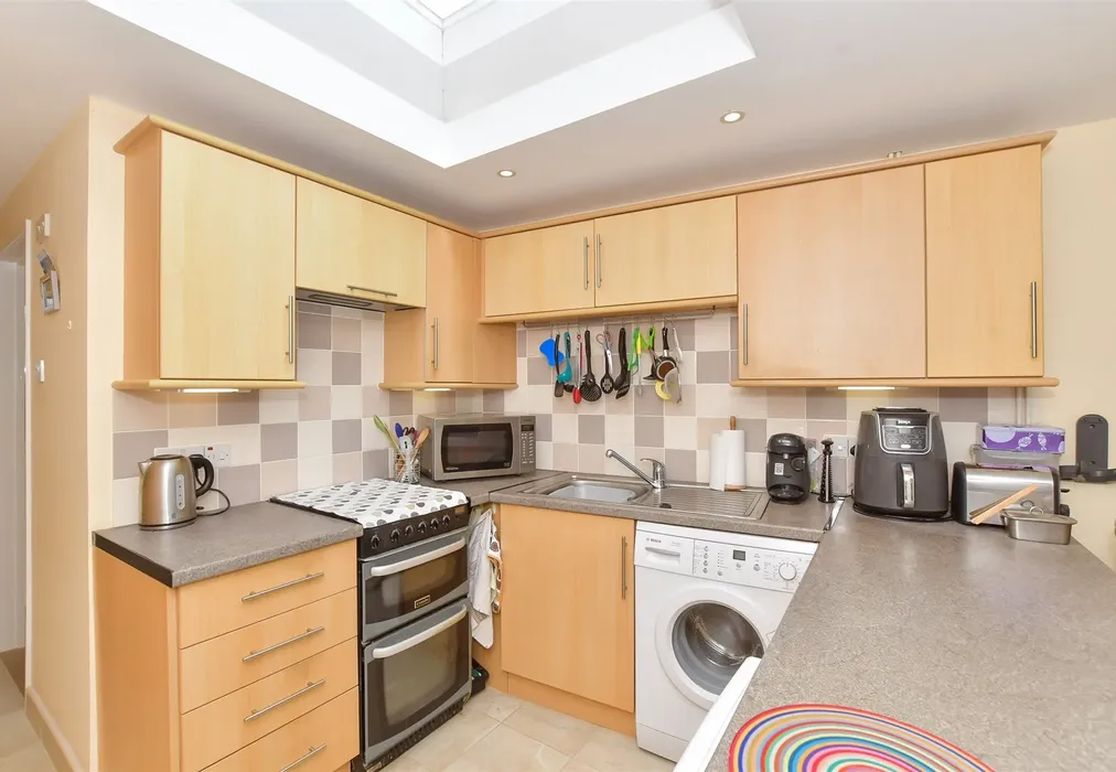 Annex Lounge/Kitchen - Main Road, Nutbourne, West Sussex - Wards of Kent