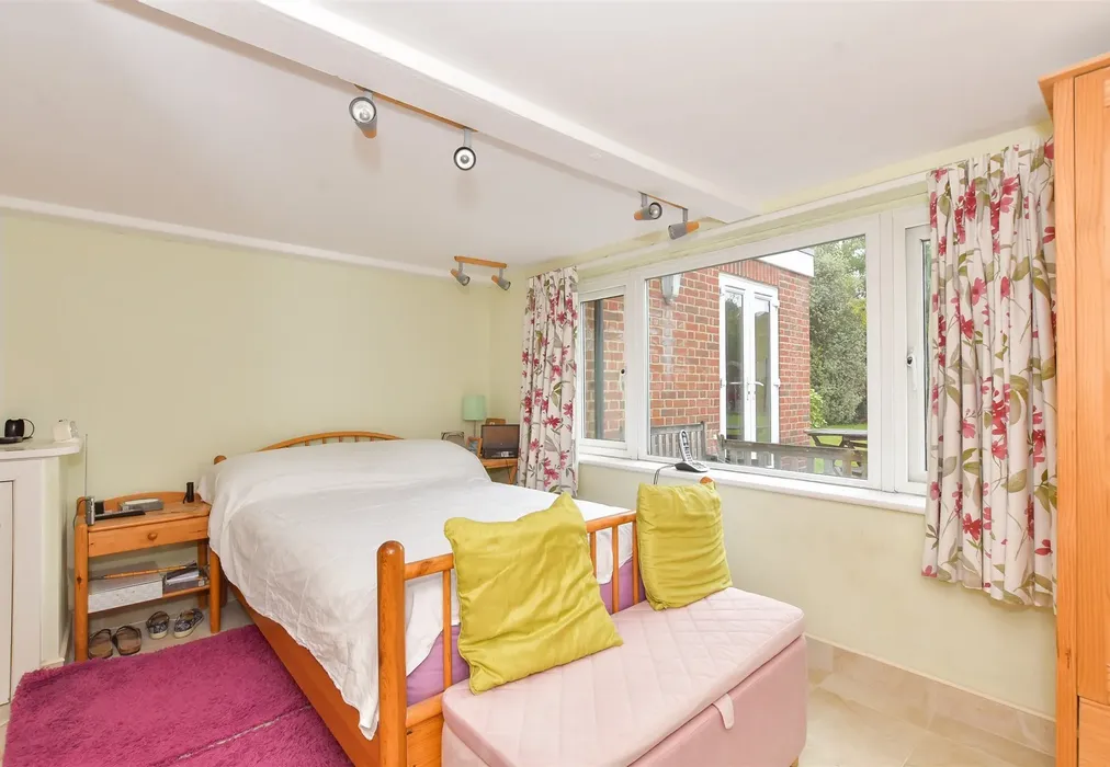 Guest Room - Main Road, Nutbourne, West Sussex - Wards of Kent
