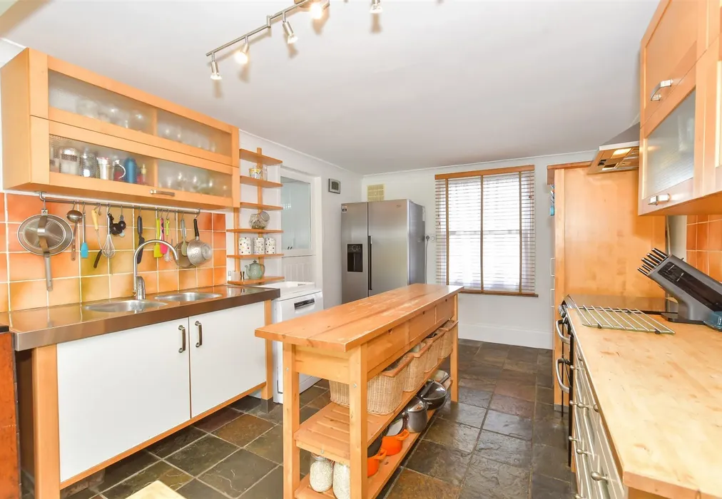 Kitchen - Main Road, Nutbourne, West Sussex - Wards of Kent