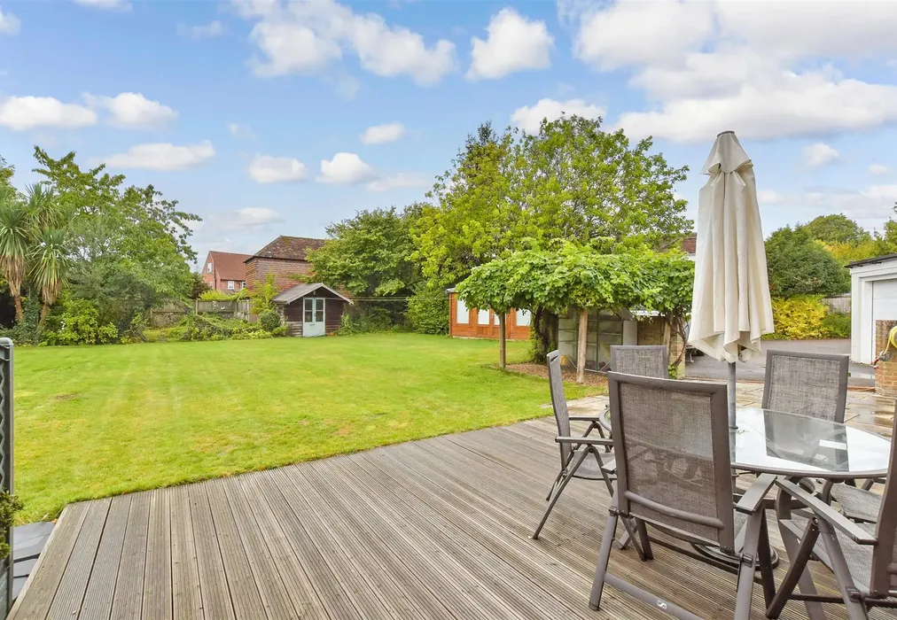 Rear Garden - Main Road, Nutbourne, West Sussex - Wards of Kent