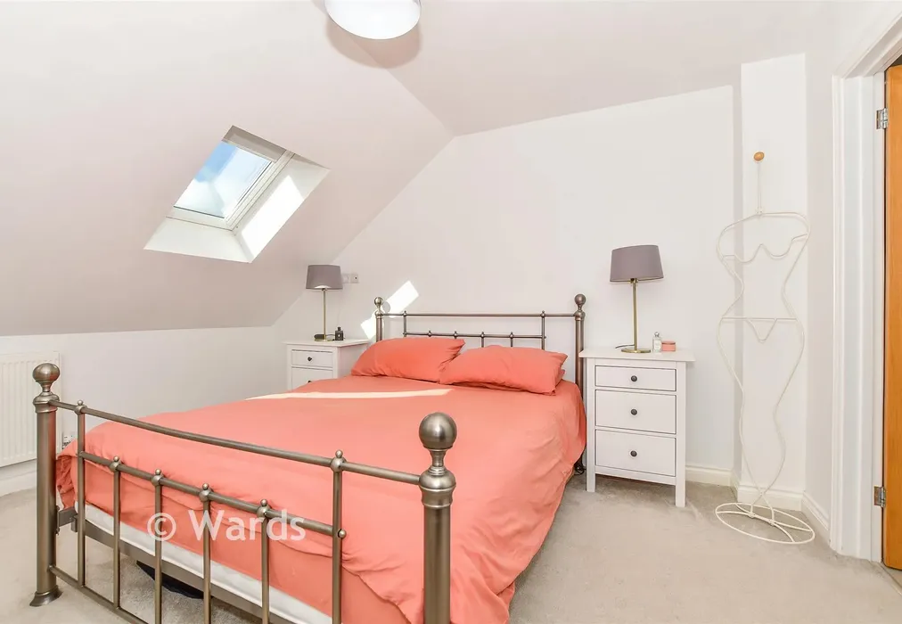 Bedroom 1 - Hillcrest, Tunbridge Wells, Kent - Wards of Kent