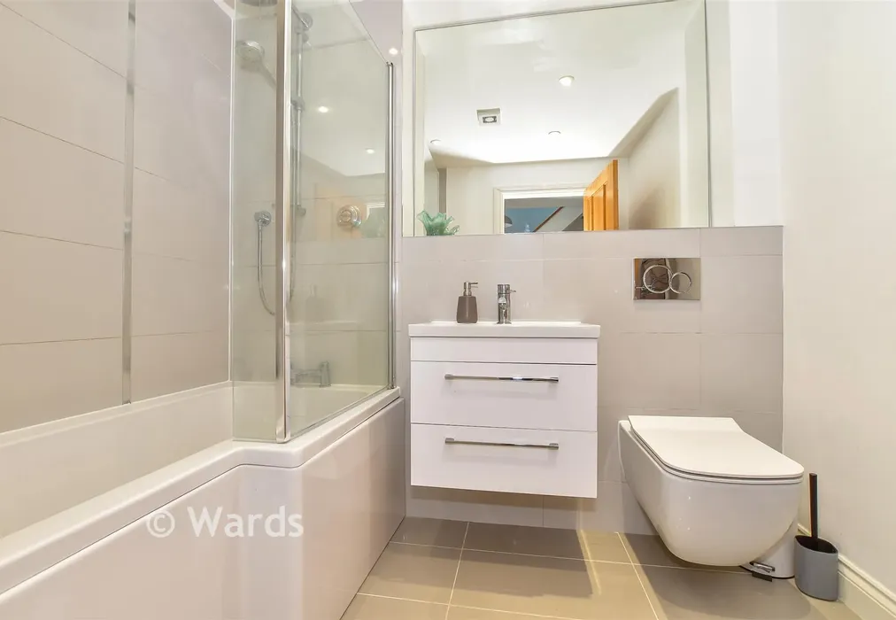 Bathroom - Hillcrest, Tunbridge Wells, Kent - Wards of Kent