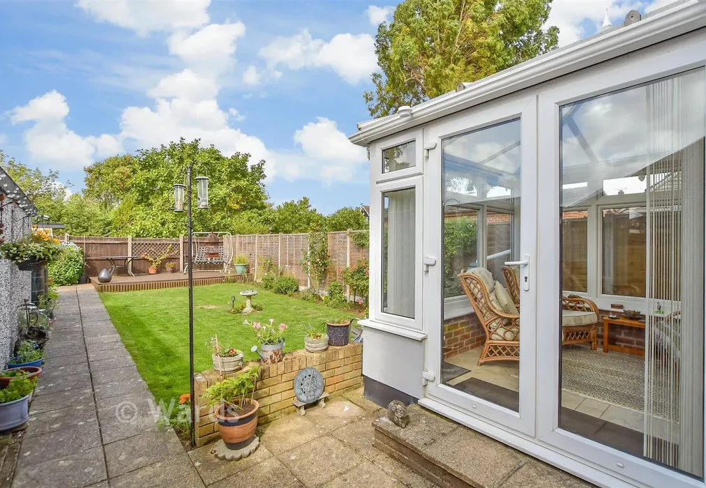 Rear Garden - Shenley Grove, Sandling, Maidstone, Kent - Wards of Kent