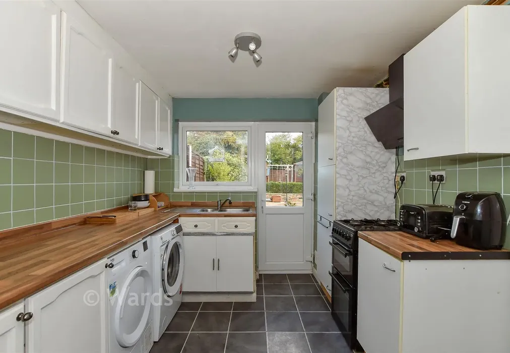 Kitchen - Broomshaw Road, Barming, Kent - Wards of Kent