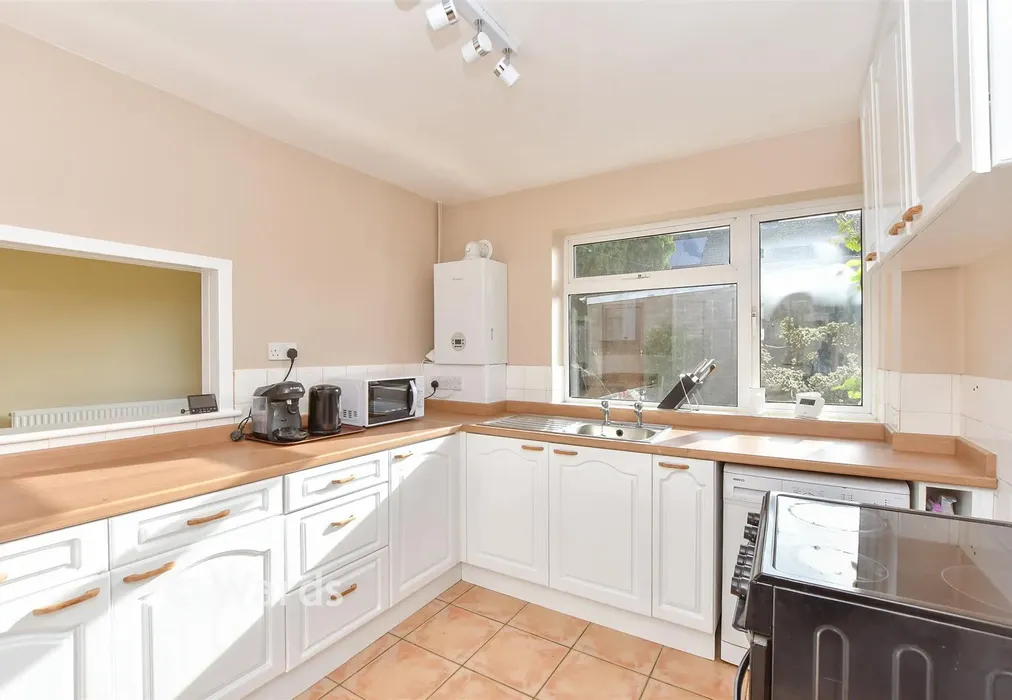 Kitchen - Mercer Way, Chart Sutton, Maidstone, Kent - Wards of Kent