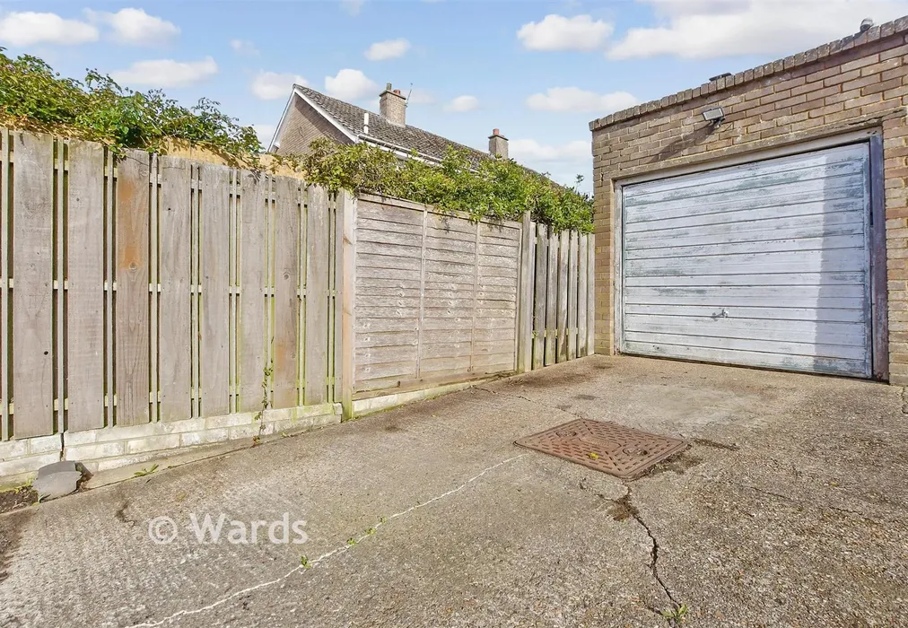 Driveway/Parking - Mercer Way, Chart Sutton, Maidstone, Kent - Wards of Kent