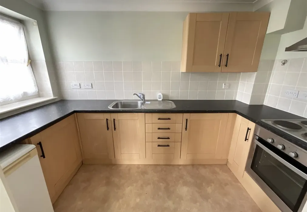 New Kitchen 2 - Norfolk Road, Littlehampton, West Sussex - Wards of Kent