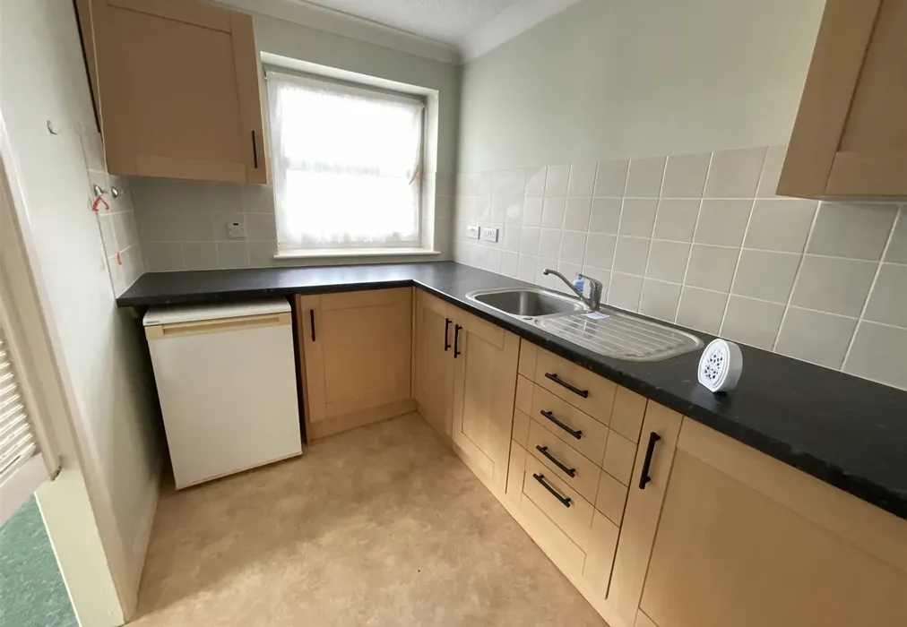 New Kitchen 3 - Norfolk Road, Littlehampton, West Sussex - Wards of Kent