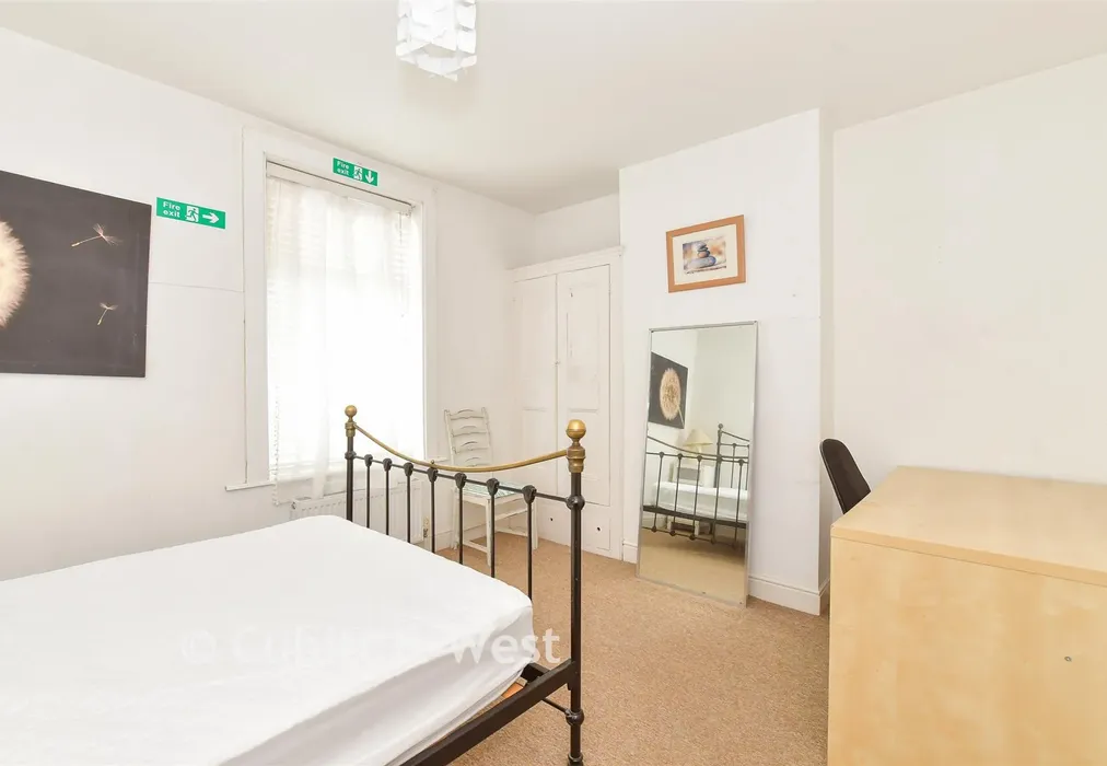 Bedroom 1 - Pretoria Road, Southsea, Hampshire - Wards of Kent