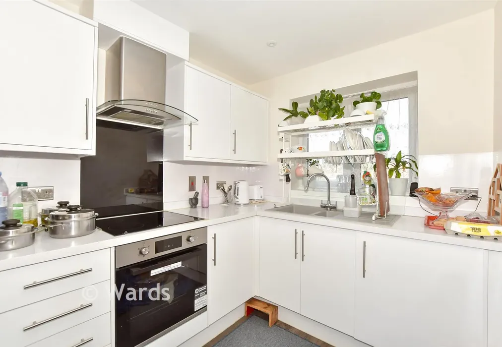 Kitchen - Arras Close, Folkestone, Kent - Wards of Kent