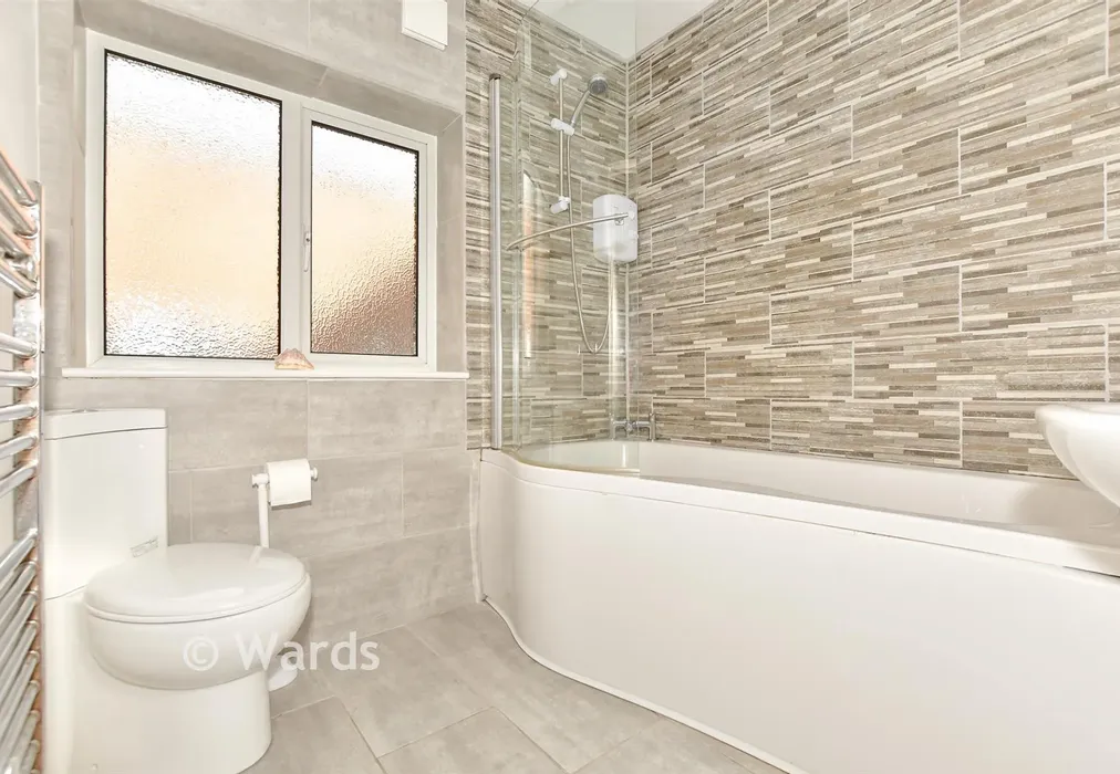 Bathroom - Radnor Park Road, Folkestone, Kent - Wards of Kent