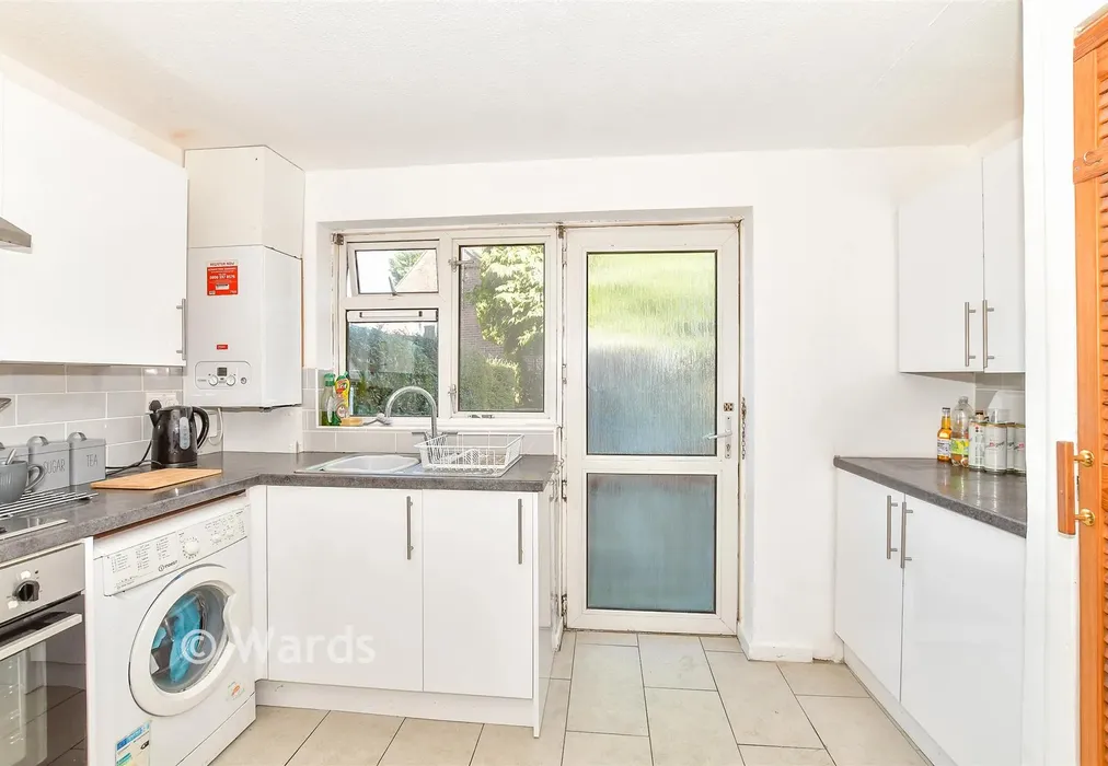 Kitchen - Bramley Drive, Cranbrook, Kent - Wards of Kent
