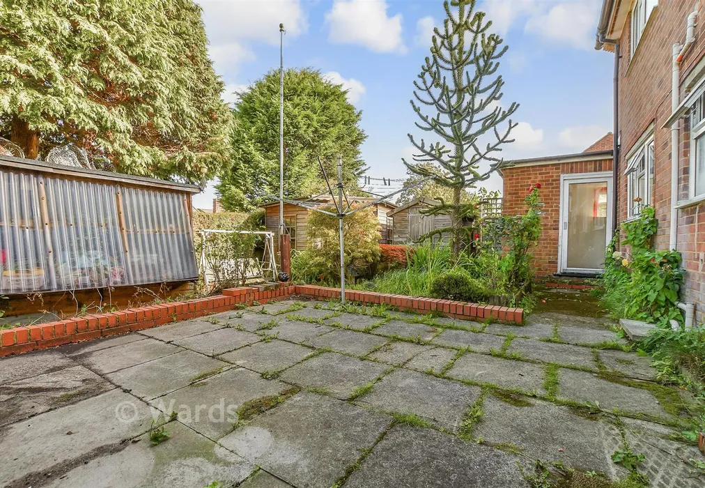 Patio / Decking - Bramley Drive, Cranbrook, Kent - Wards of Kent