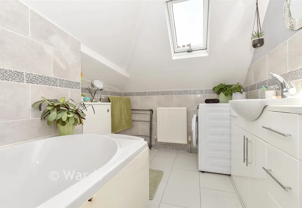 Bathroom - High Street, Hythe, Kent - Wards of Kent