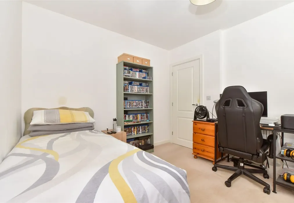 Bedroom 2 - St. Stephen's Walk, Ashford, Kent - Wards of Kent