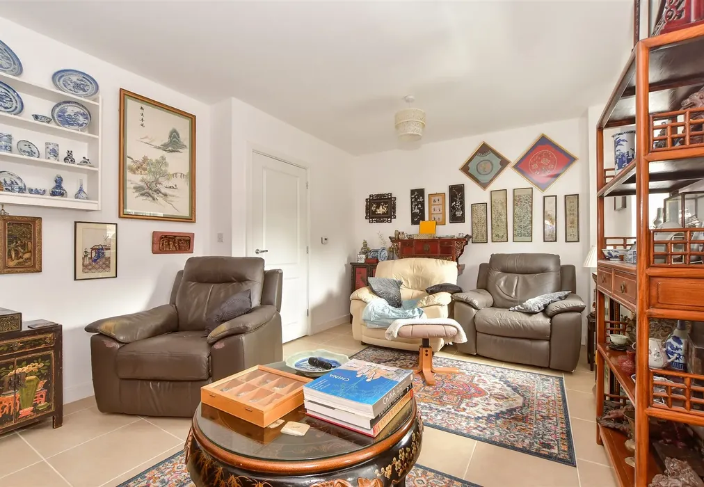 Lounge - St. Stephen's Walk, Ashford, Kent - Wards of Kent