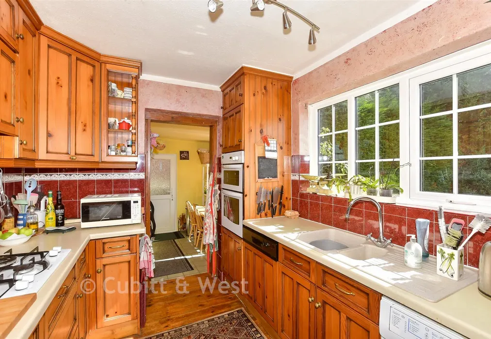 Kitchen - Acorn Close, East Grinstead, West Sussex - Wards of Kent