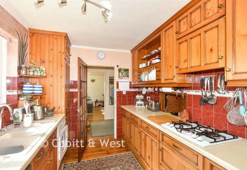 Kitchen - Acorn Close, East Grinstead, West Sussex - Wards of Kent