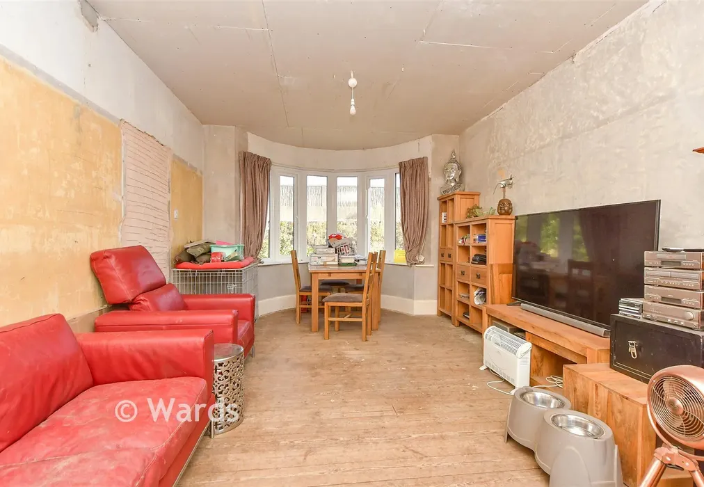Lounge/Diner - Marine Parade, Sheerness, Kent - Wards of Kent