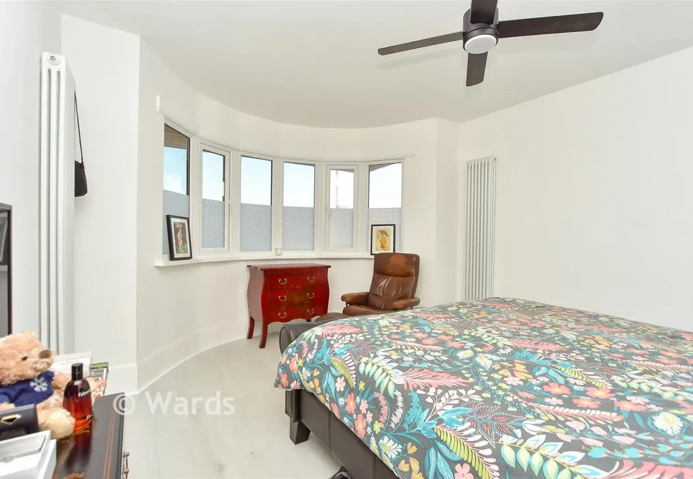 Bedroom 1 - Marine Parade, Sheerness, Kent - Wards of Kent