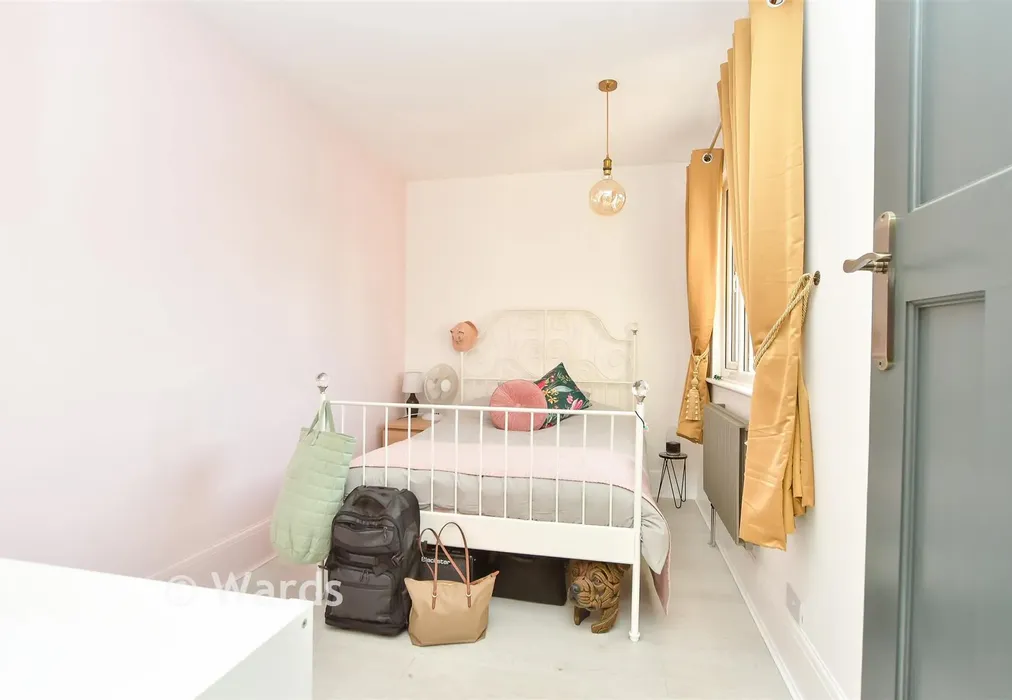 Bedroom 2 - Marine Parade, Sheerness, Kent - Wards of Kent
