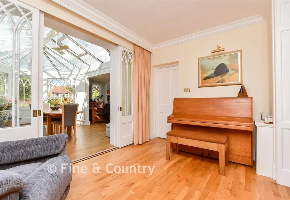 Lounge - Blackfriars Street, Canterbury, Kent - Wards of Kent